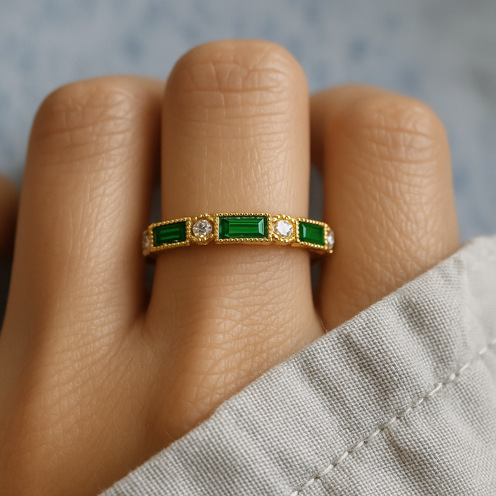 Gold Ring Inlaid with Green Zircon