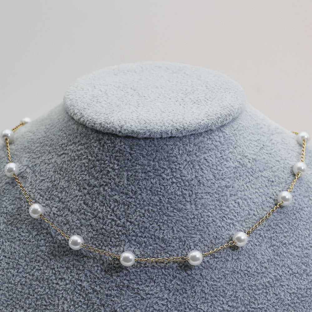 Pearl Necklace in Gold