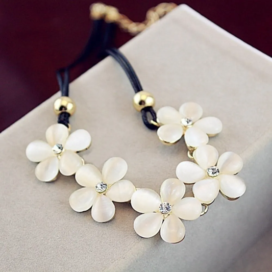 Vintage White Flower Necklace