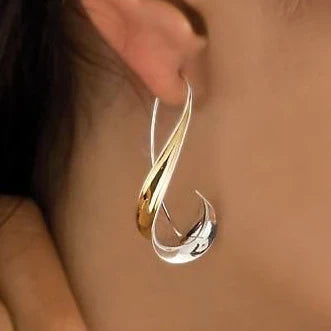Golden dangling vintage earrings